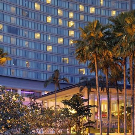 โรงแรมทริสเติล ยะโฮร์ บาห์รู ยะโฮร์บาห์รู ภายนอก รูปภาพ The hotel at night