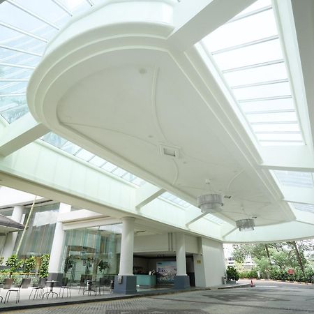 โรงแรมทริสเติล ยะโฮร์ บาห์รู ยะโฮร์บาห์รู ภายนอก รูปภาพ The interior of the National Museum of Singapore