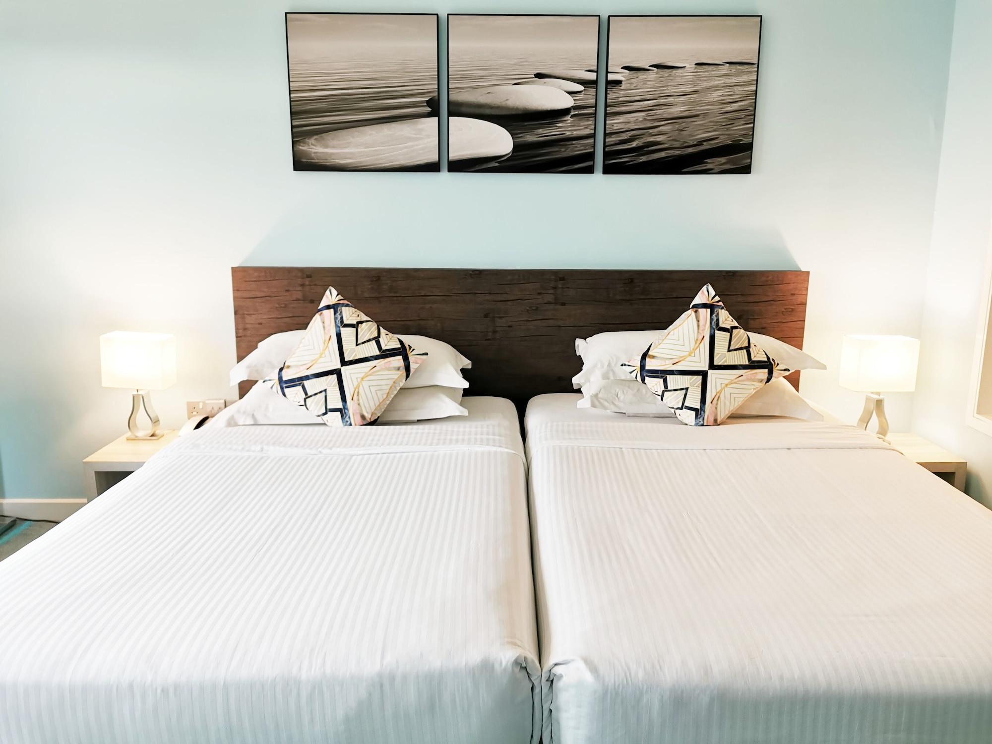 โรงแรมทริสเติล ยะโฮร์ บาห์รู ยะโฮร์บาห์รู ภายนอก รูปภาพ A bedroom at the hotel