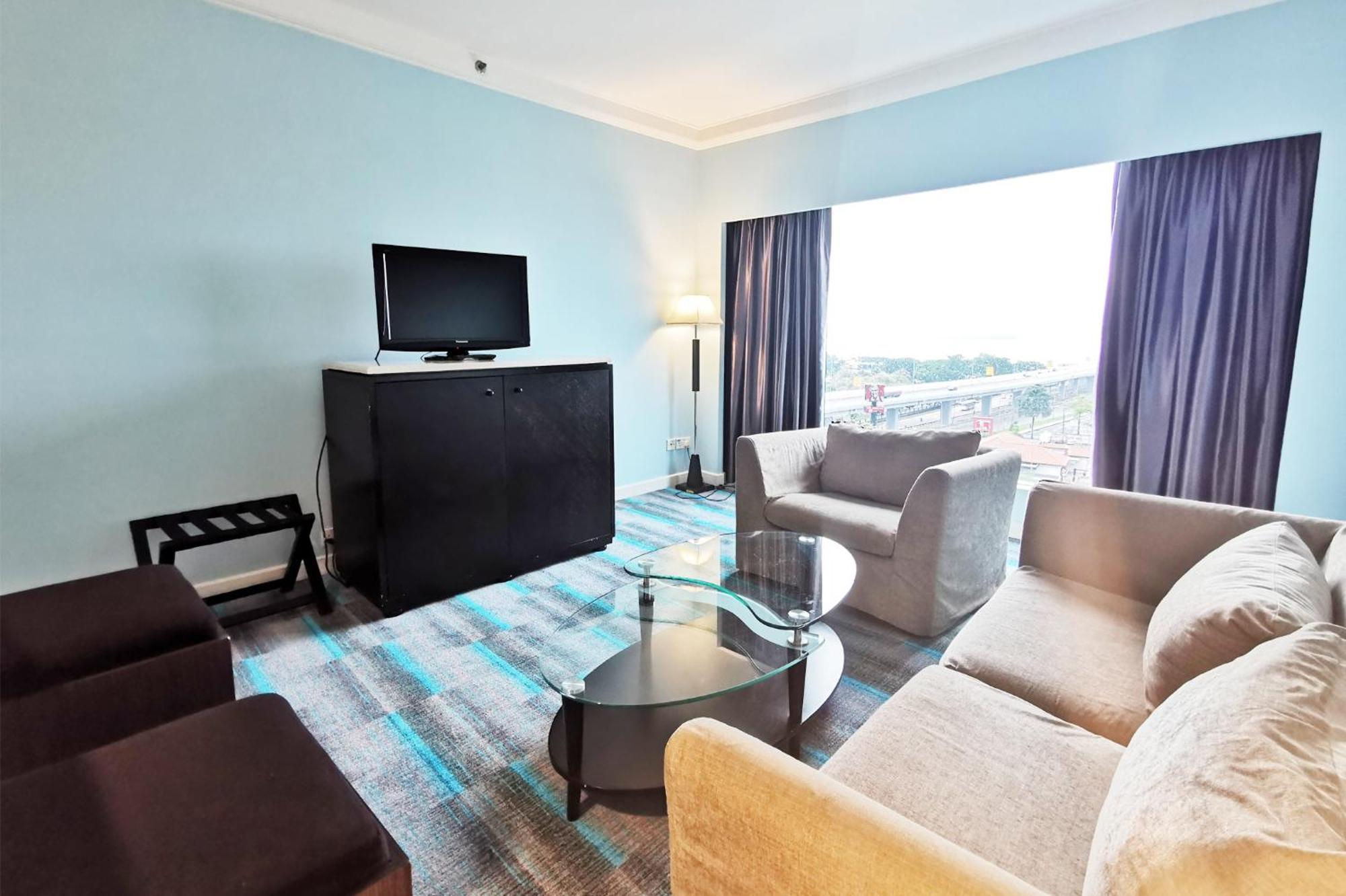โรงแรมทริสเติล ยะโฮร์ บาห์รู ยะโฮร์บาห์รู ภายนอก รูปภาพ Living room