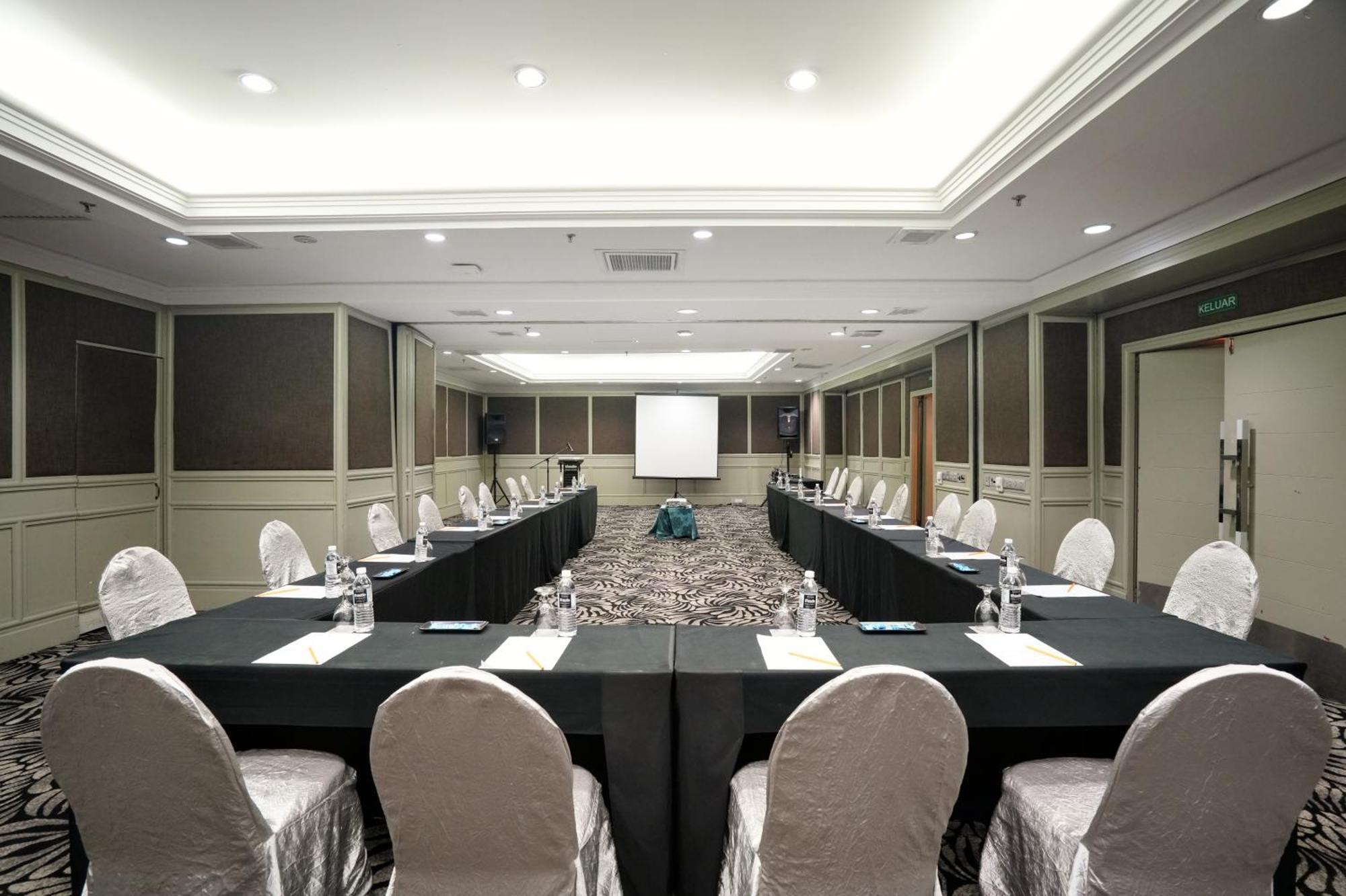 โรงแรมทริสเติล ยะโฮร์ บาห์รู ยะโฮร์บาห์รู ภายนอก รูปภาพ Meeting room