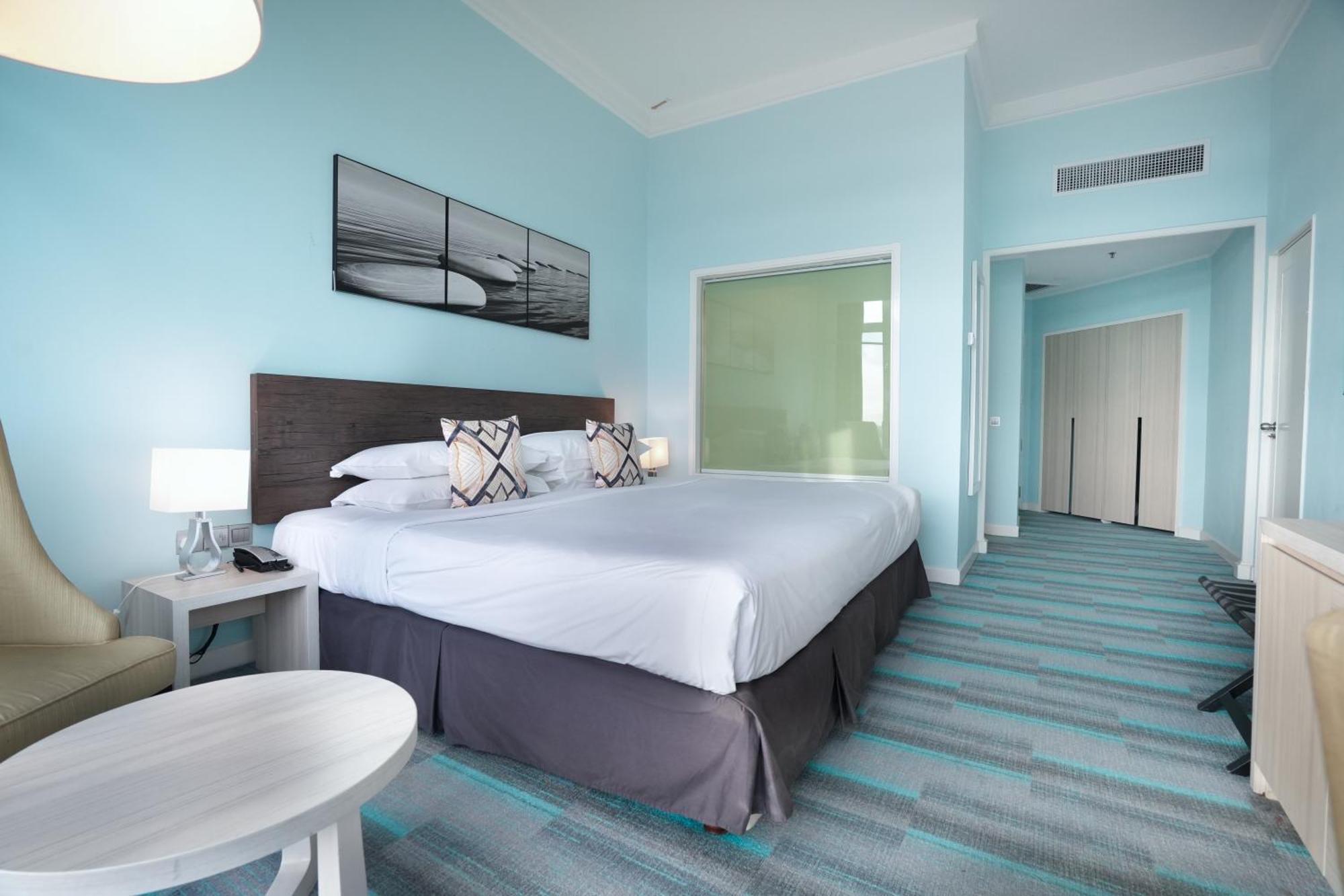 โรงแรมทริสเติล ยะโฮร์ บาห์รู ยะโฮร์บาห์รู ภายนอก รูปภาพ A room at the hotel