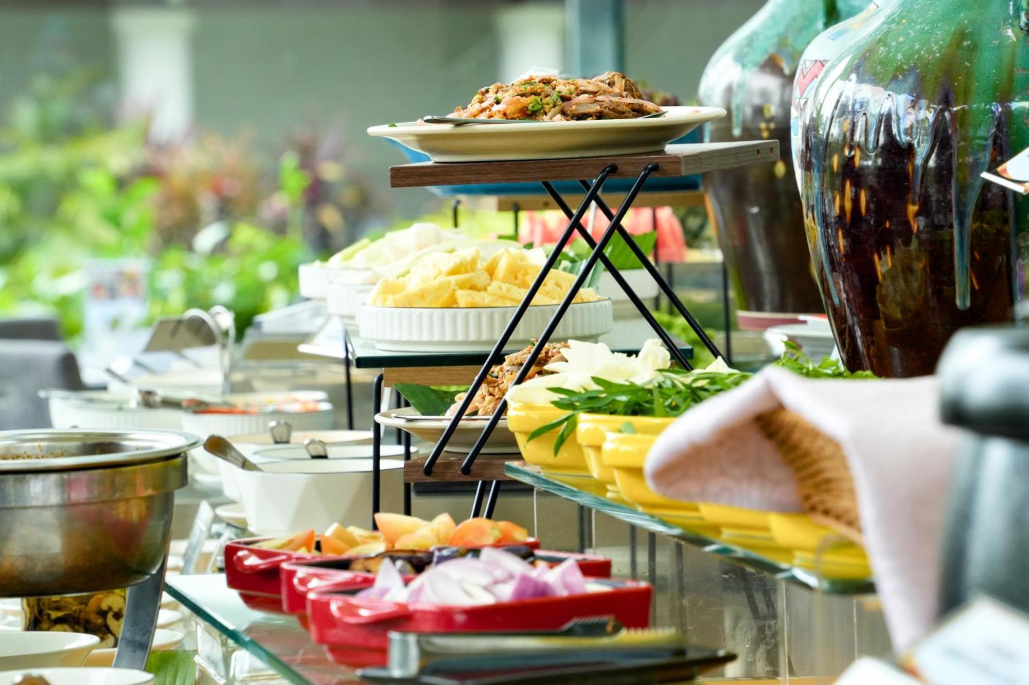 โรงแรมทริสเติล ยะโฮร์ บาห์รู ยะโฮร์บาห์รู ภายนอก รูปภาพ A buffet