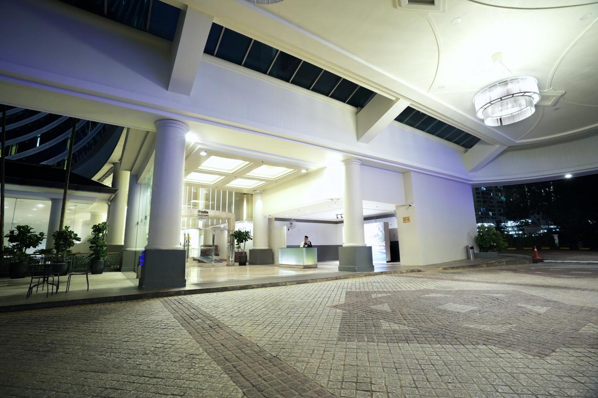โรงแรมทริสเติล ยะโฮร์ บาห์รู ยะโฮร์บาห์รู ภายนอก รูปภาพ The lobby of the hotel