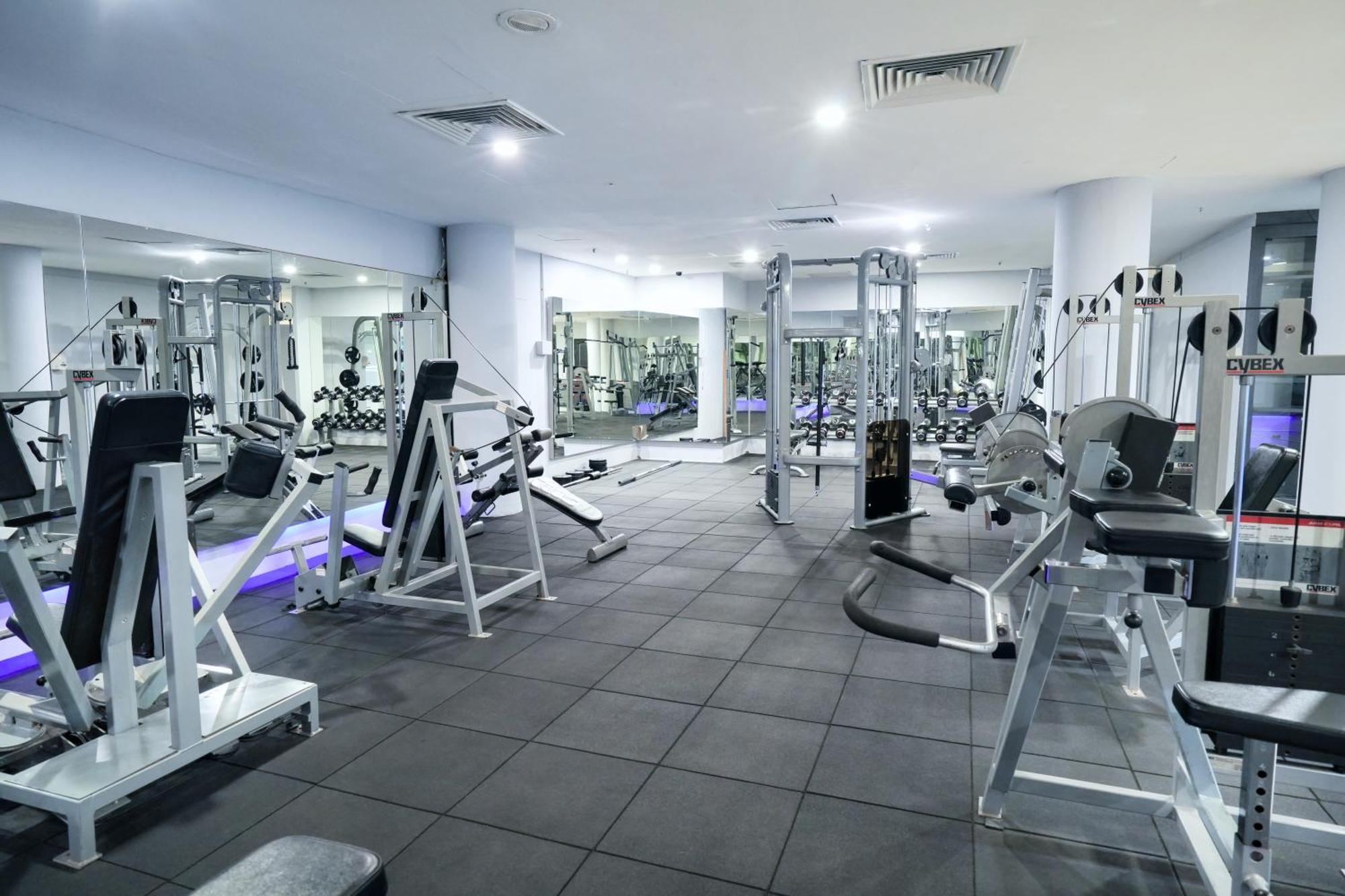 โรงแรมทริสเติล ยะโฮร์ บาห์รู ยะโฮร์บาห์รู ภายนอก รูปภาพ The gym at the hotel