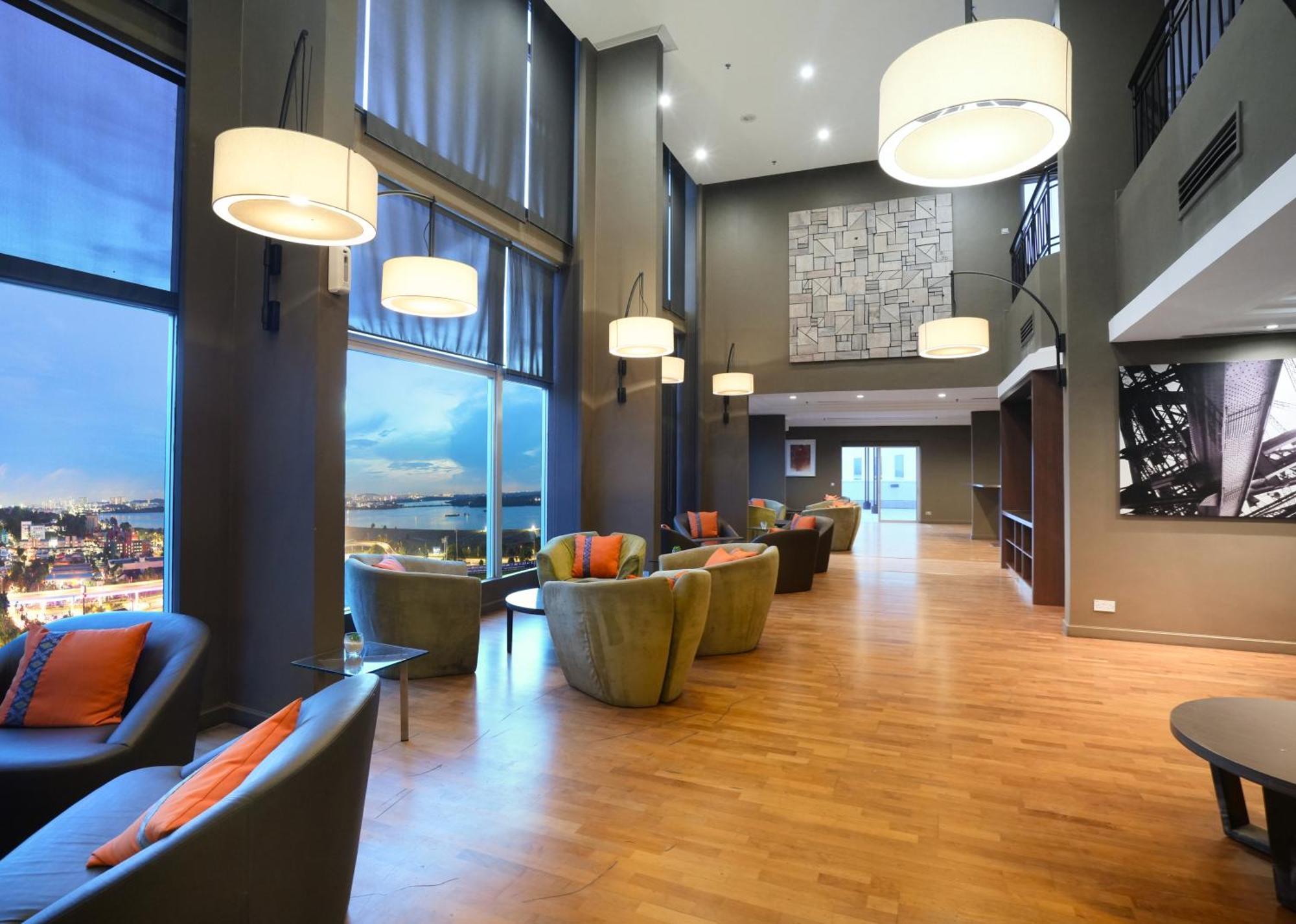 โรงแรมทริสเติล ยะโฮร์ บาห์รู ยะโฮร์บาห์รู ภายนอก รูปภาพ Club Lounge at KLIA