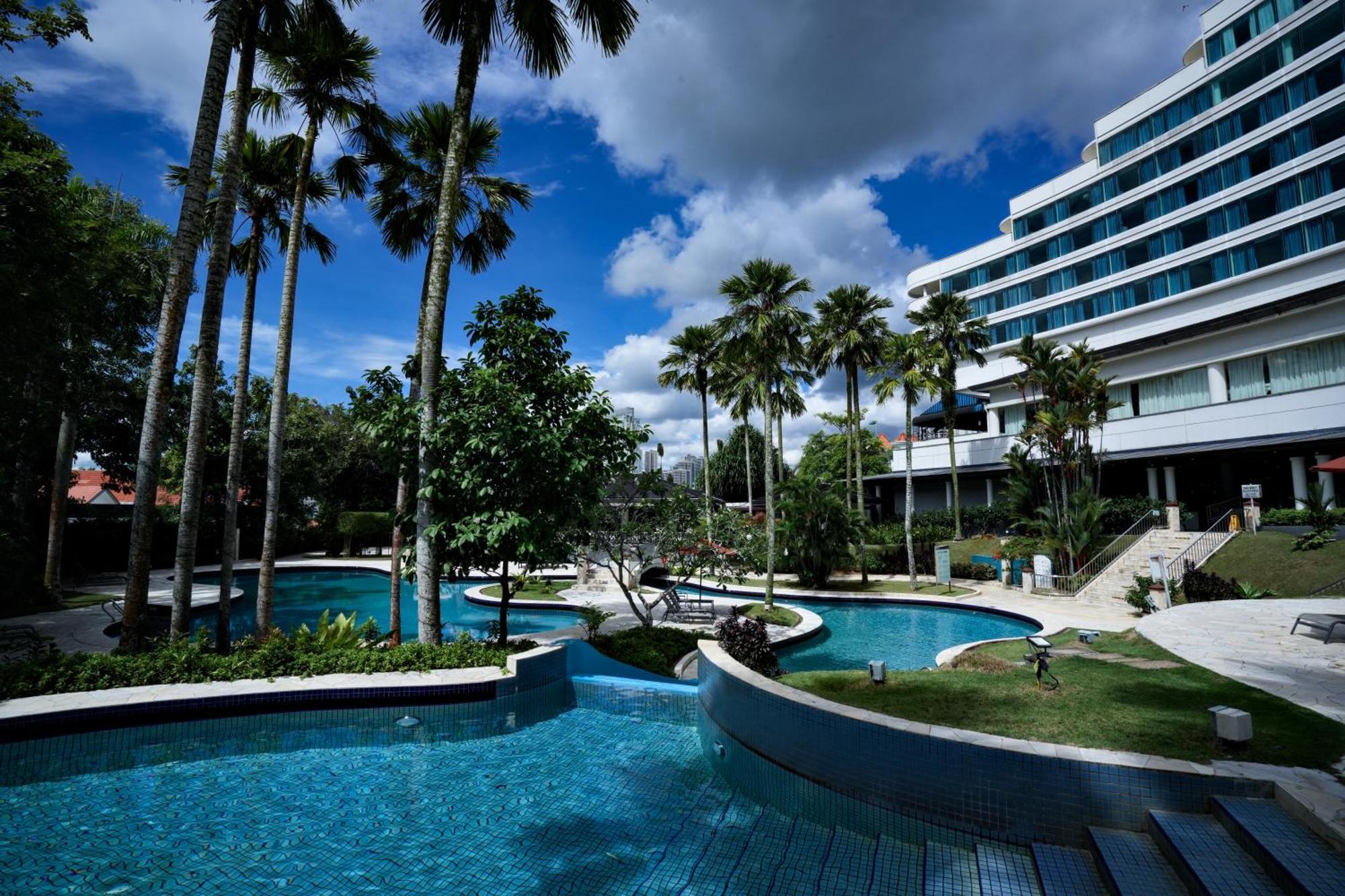 โรงแรมทริสเติล ยะโฮร์ บาห์รู ยะโฮร์บาห์รู ภายนอก รูปภาพ The pool at the hotel